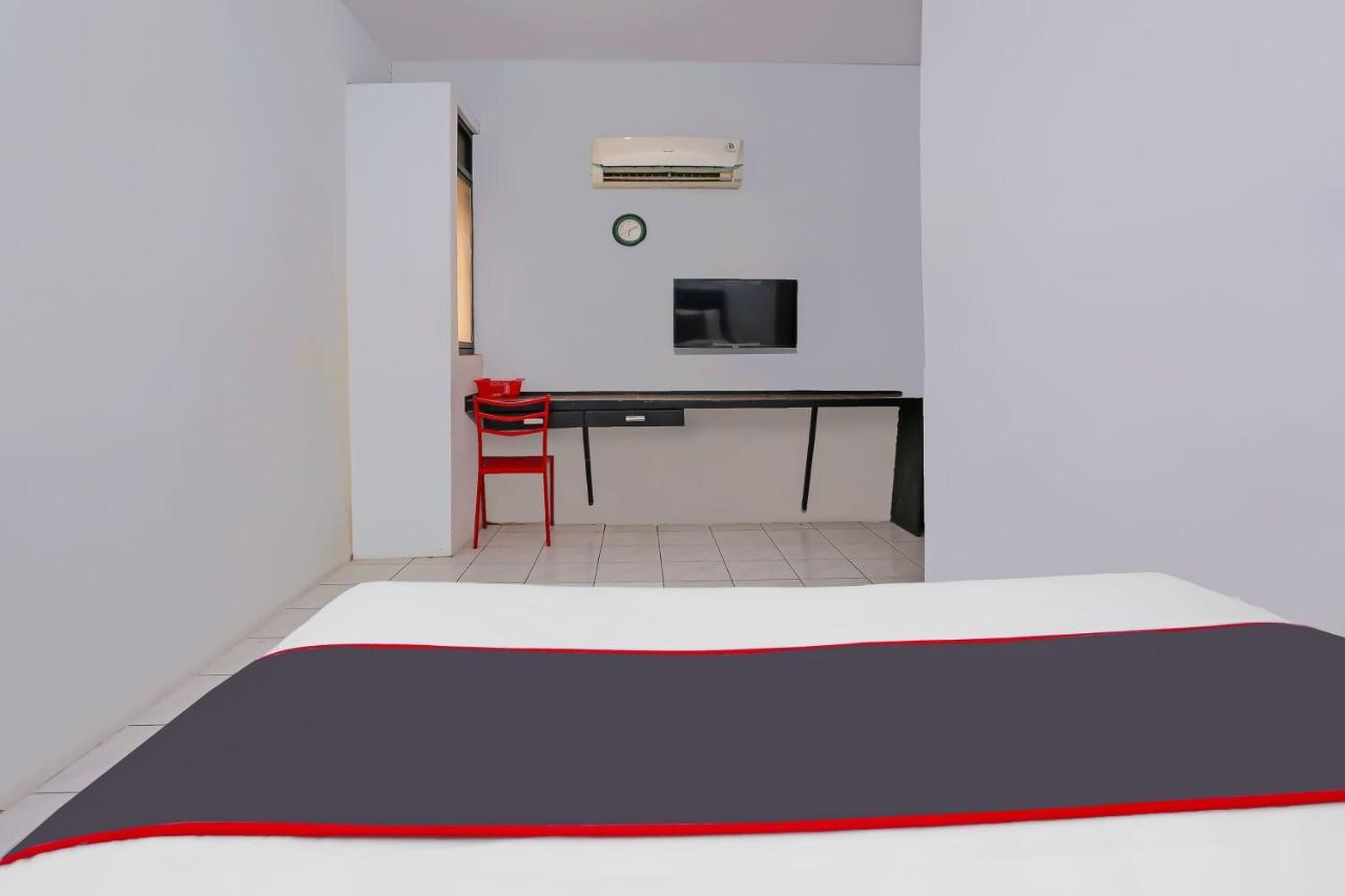 Collection O 92739 Hotel Pintu Besar Джакарта Экстерьер фото
