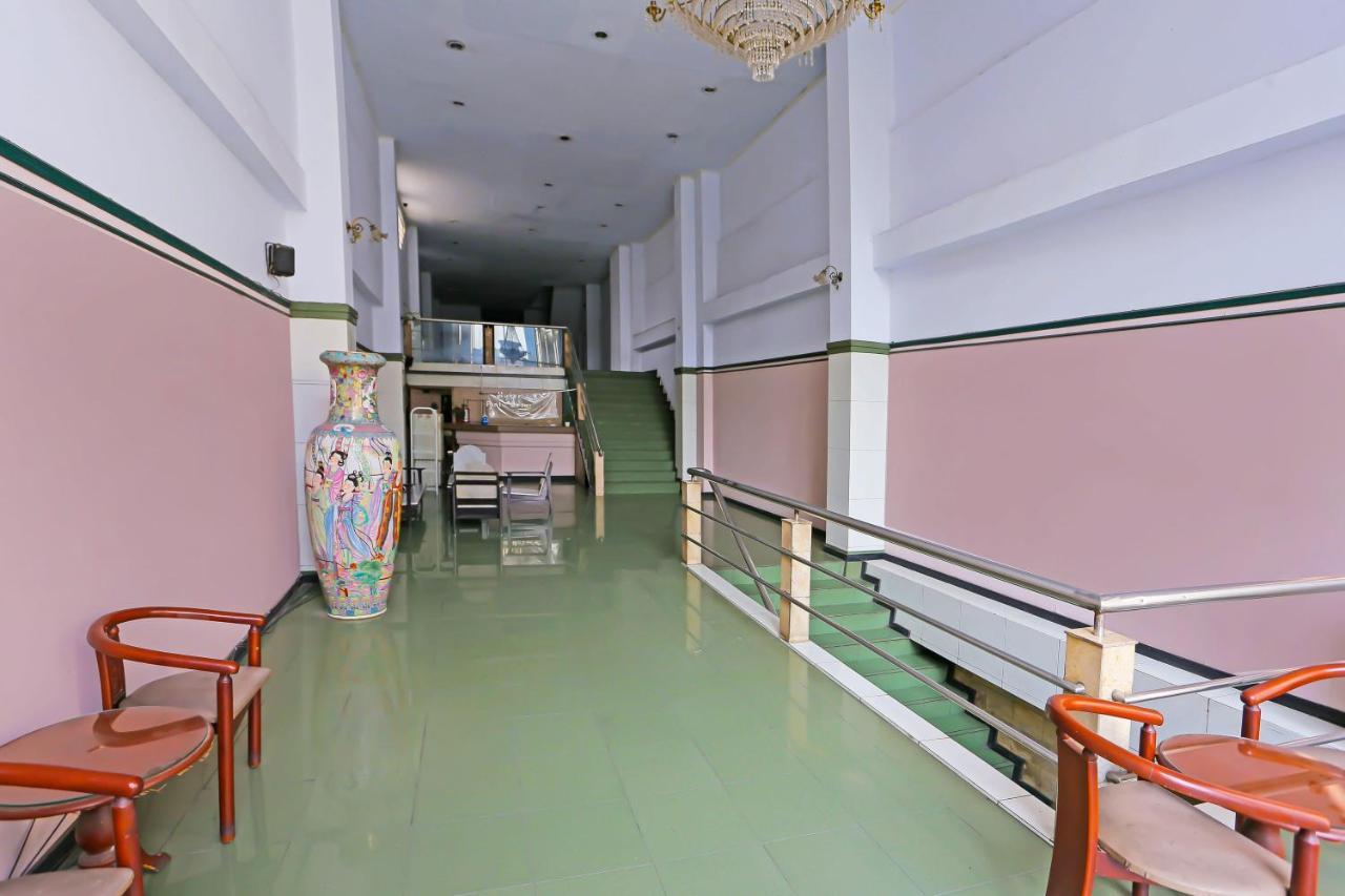 Collection O 92739 Hotel Pintu Besar Джакарта Экстерьер фото